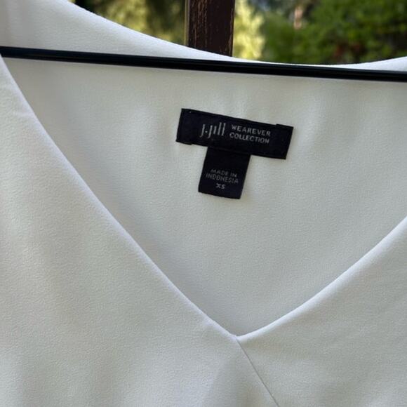 J. JILL Wearever Collection lagenlook top size XS white v-neck layered front - Picture 3 of 4